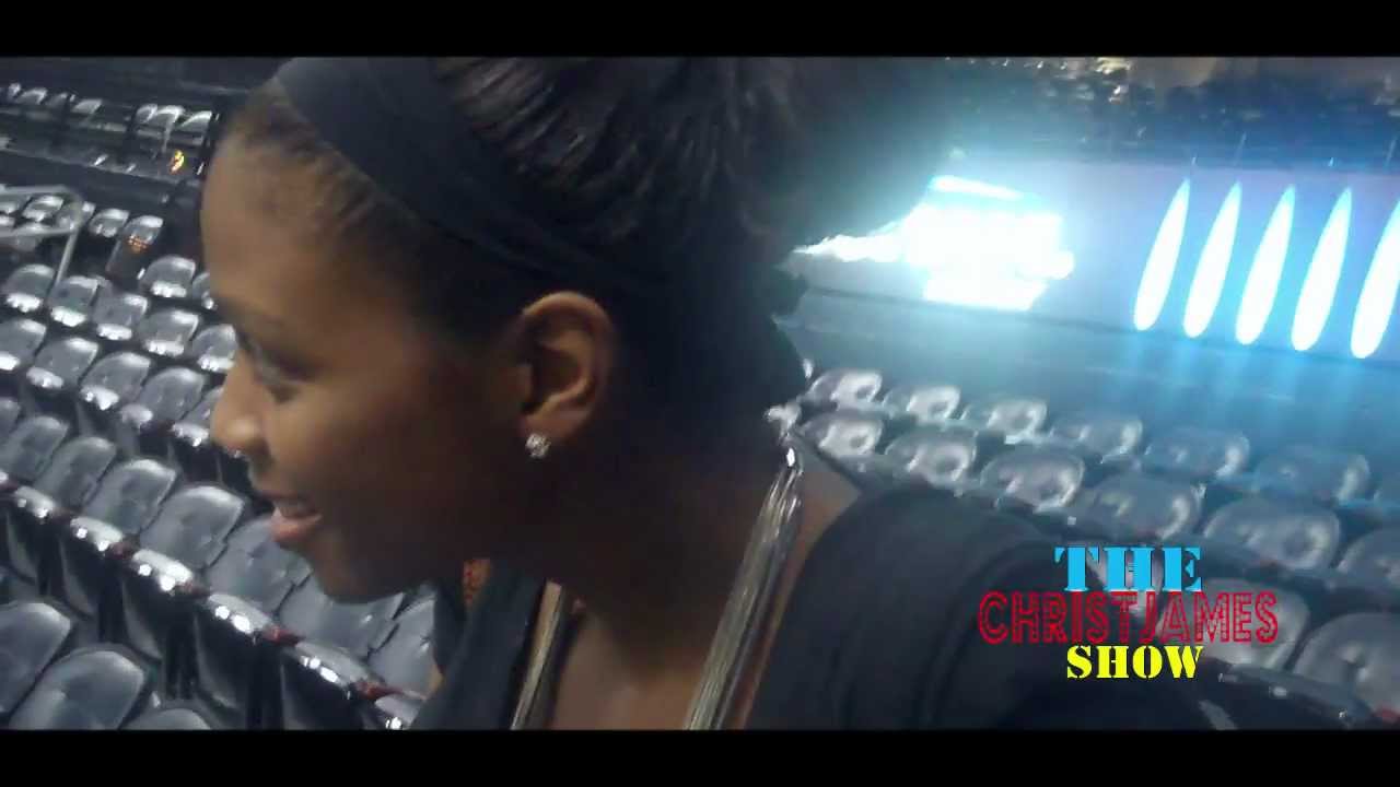 WNBA BasketBall Player:Camille Little Signs Kid Autograph