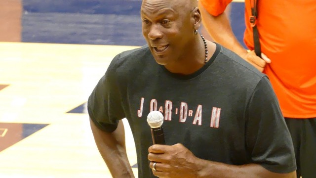 Michael Jordan Says He’d Beat LeBron 1-on-1 In His Prime, All-Time Bulls “Would’ve Killed” All-Time Lakers & More!