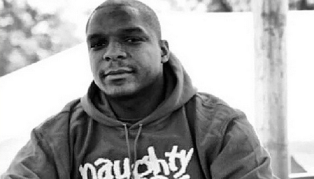 Naughty By Nature Vinnie  Respects Eazy E of NWA  for Teaching Him the mendrchaise business & being in Video for Hit Single Hip Hop Hooray