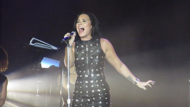 Demi Lovato Covers Adele’s “Hello” | Seattle’s Fall Ball